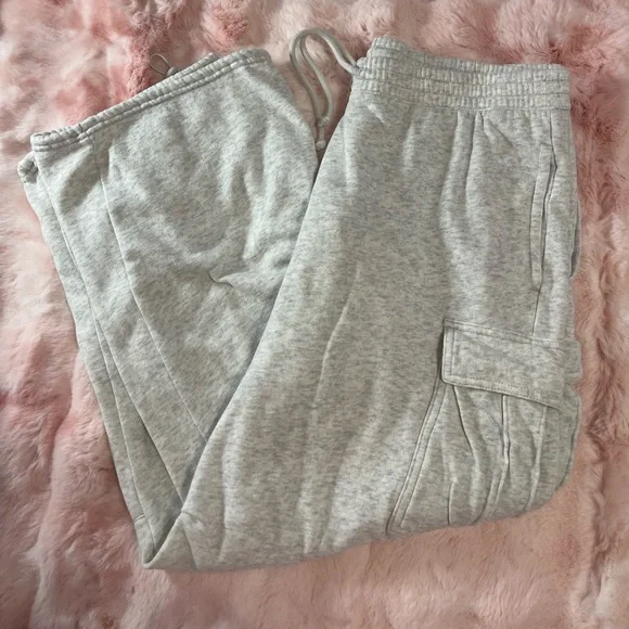 Hollister Cargo Sweatpants - Picture 2 of 7